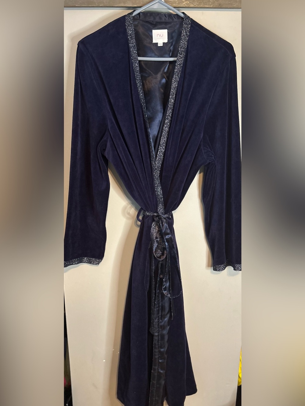 Simons Nu velvet robe - Picture 4 of 14